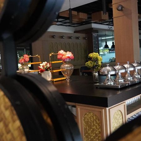 Opi Indah Hotel Palembang Buitenkant foto