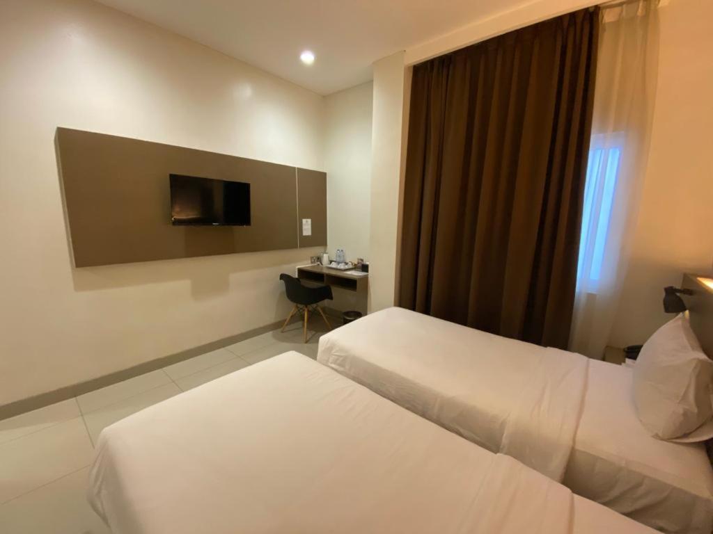 Opi Indah Hotel Palembang Buitenkant foto