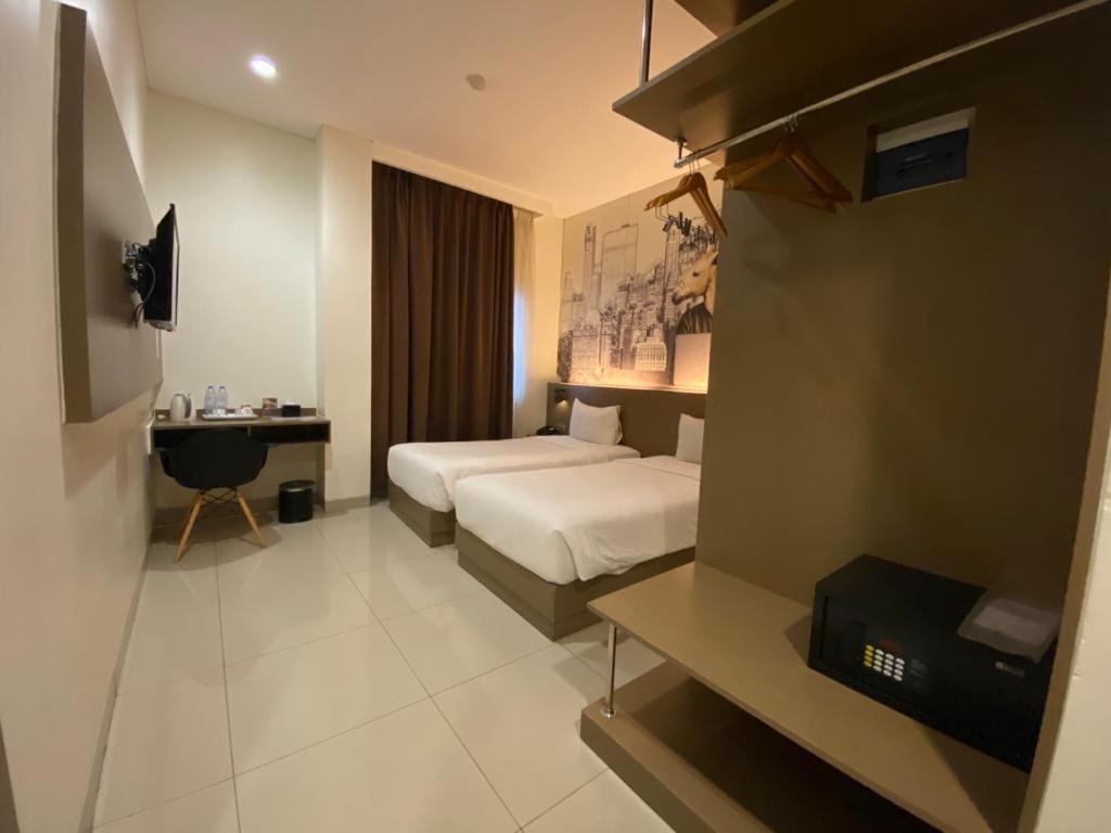Opi Indah Hotel Palembang Buitenkant foto
