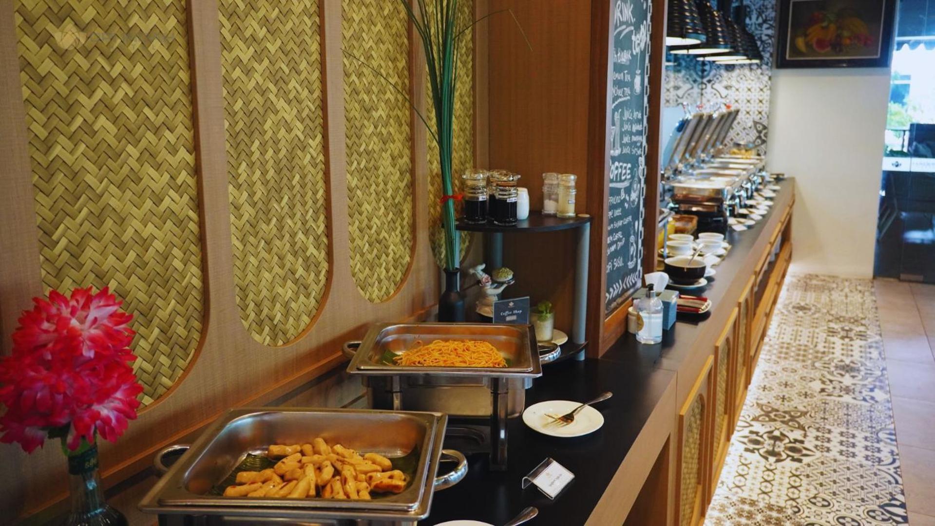Opi Indah Hotel Palembang Buitenkant foto