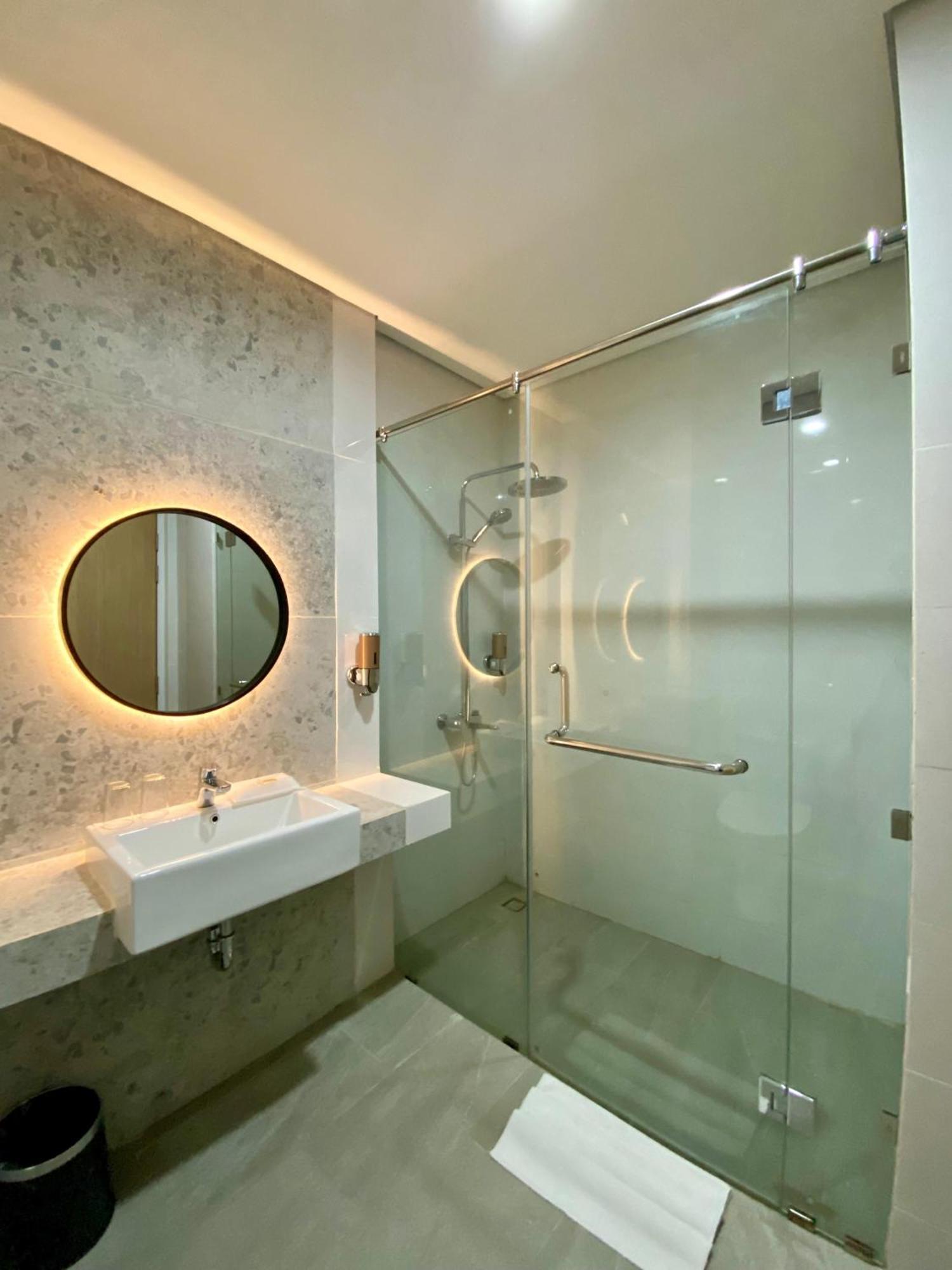 Opi Indah Hotel Palembang Buitenkant foto