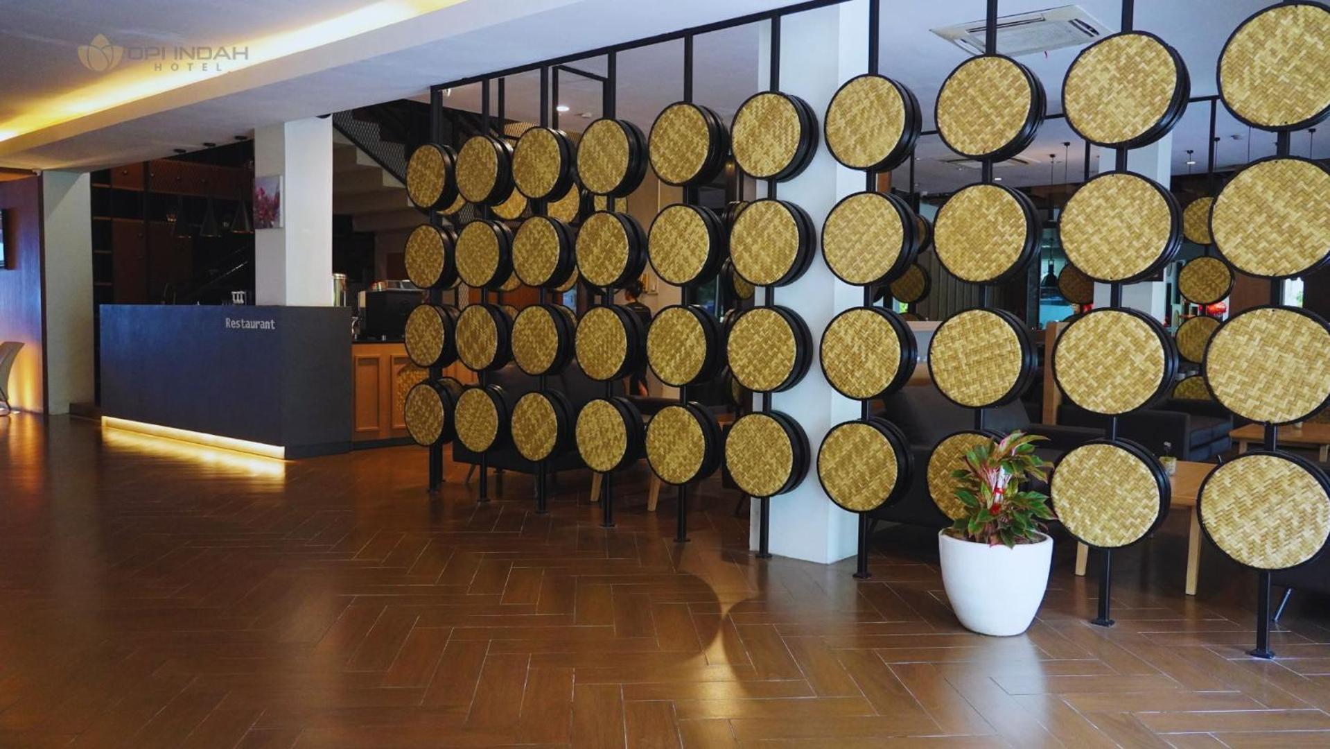 Opi Indah Hotel Palembang Buitenkant foto