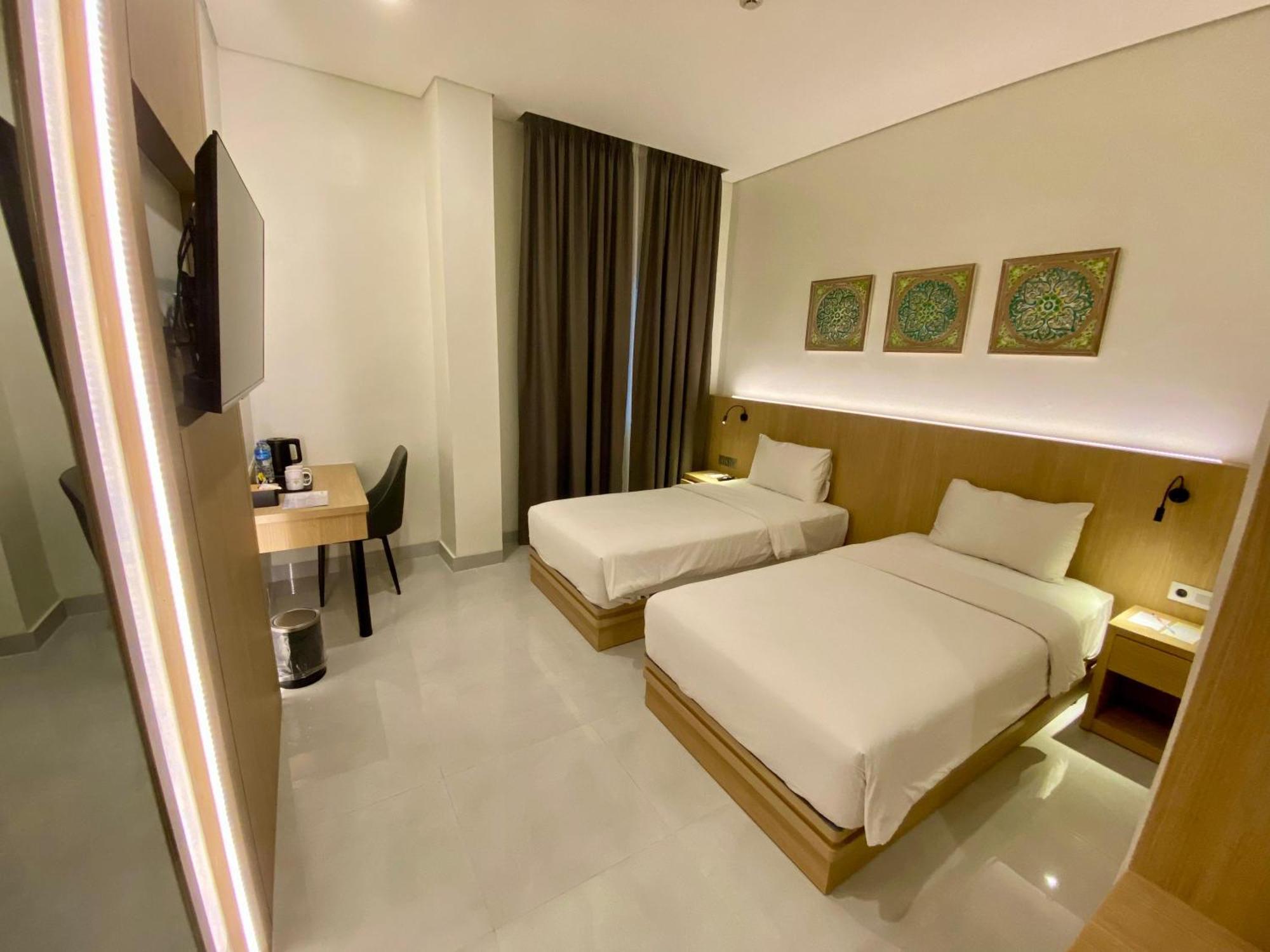 Opi Indah Hotel Palembang Buitenkant foto