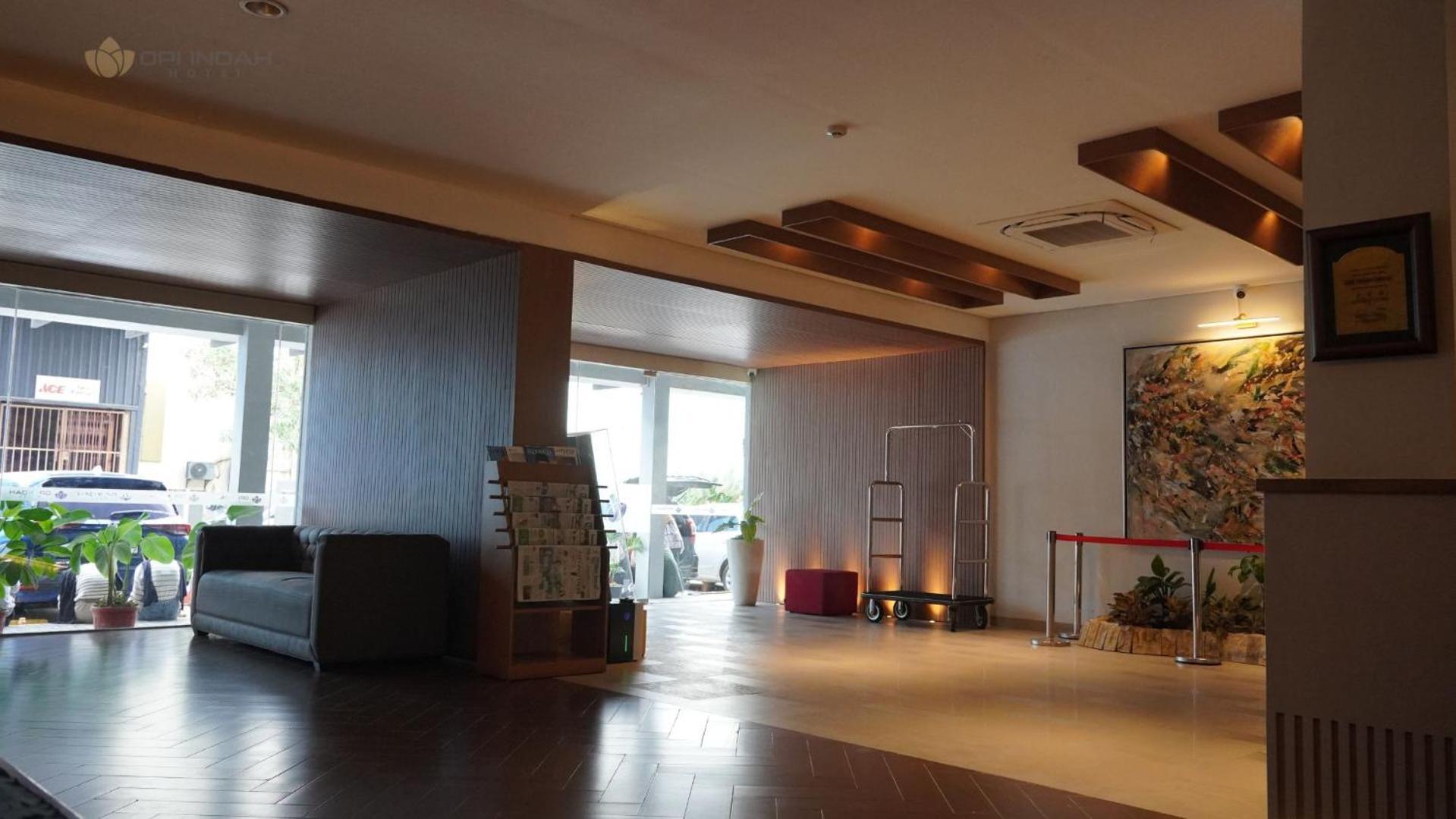 Opi Indah Hotel Palembang Buitenkant foto