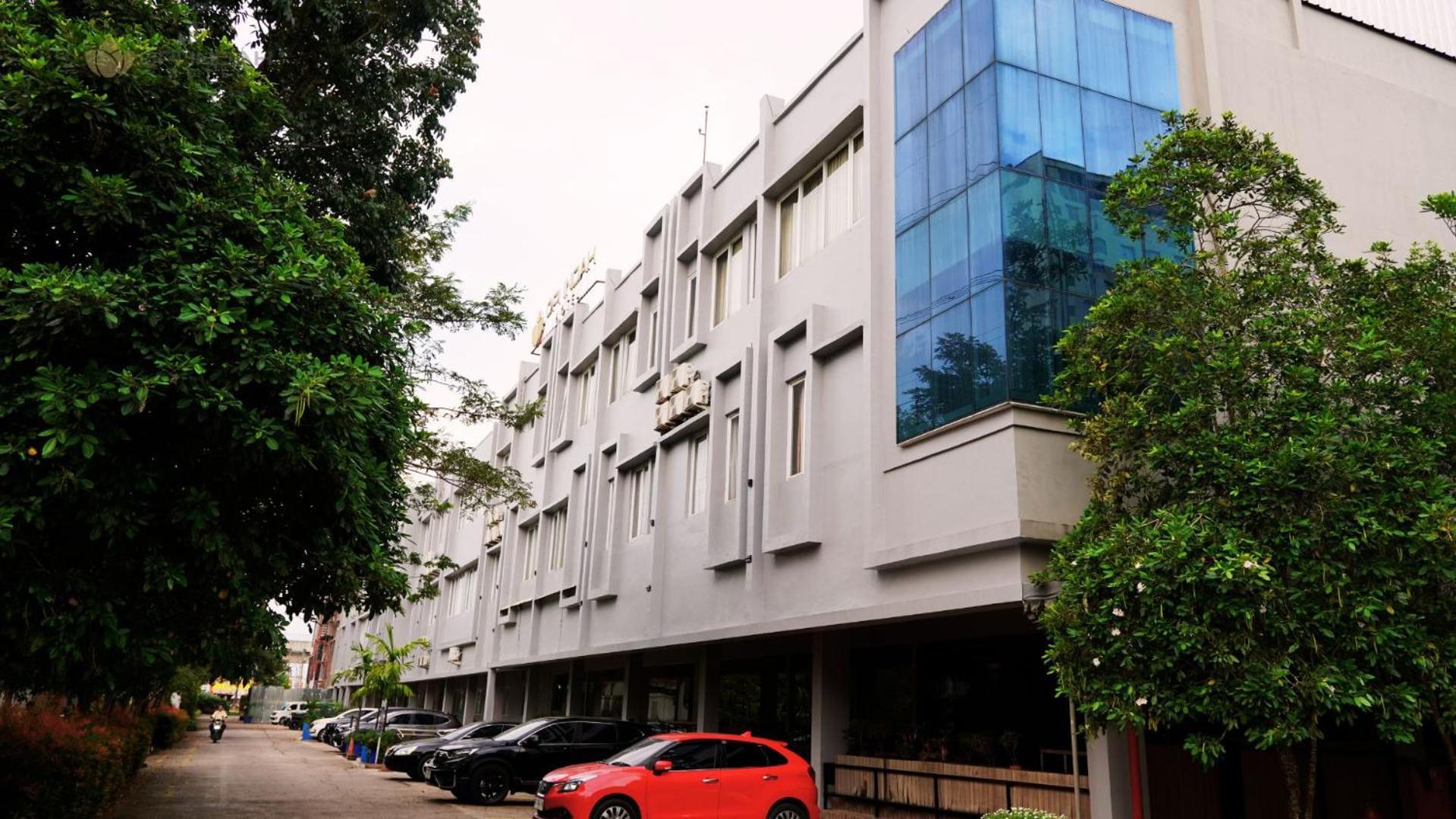 Opi Indah Hotel Palembang Buitenkant foto