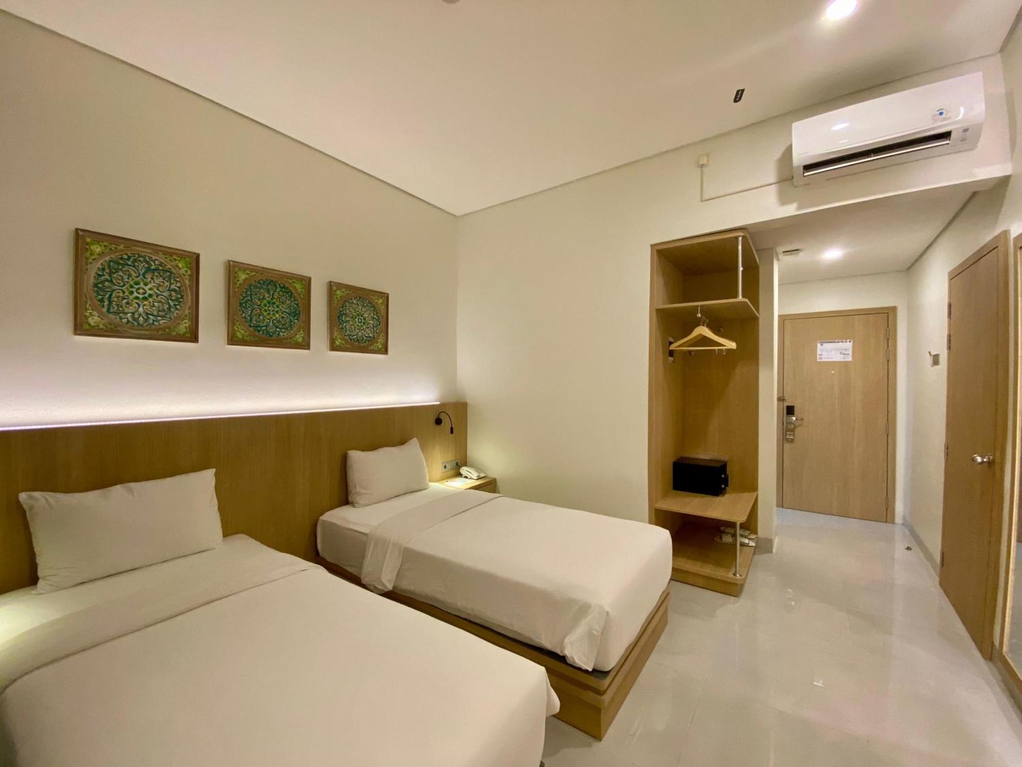 Opi Indah Hotel Palembang Buitenkant foto