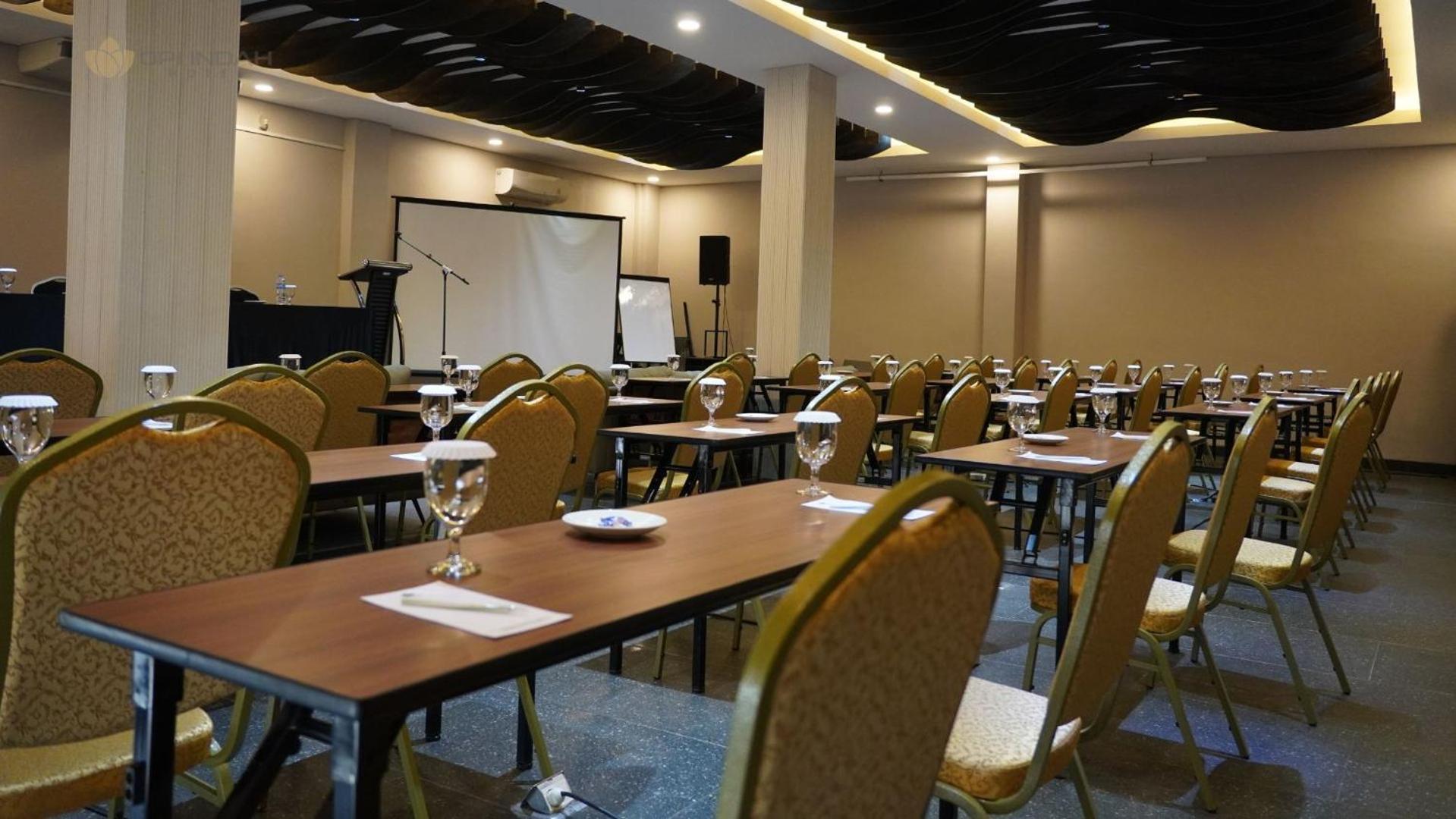 Opi Indah Hotel Palembang Buitenkant foto