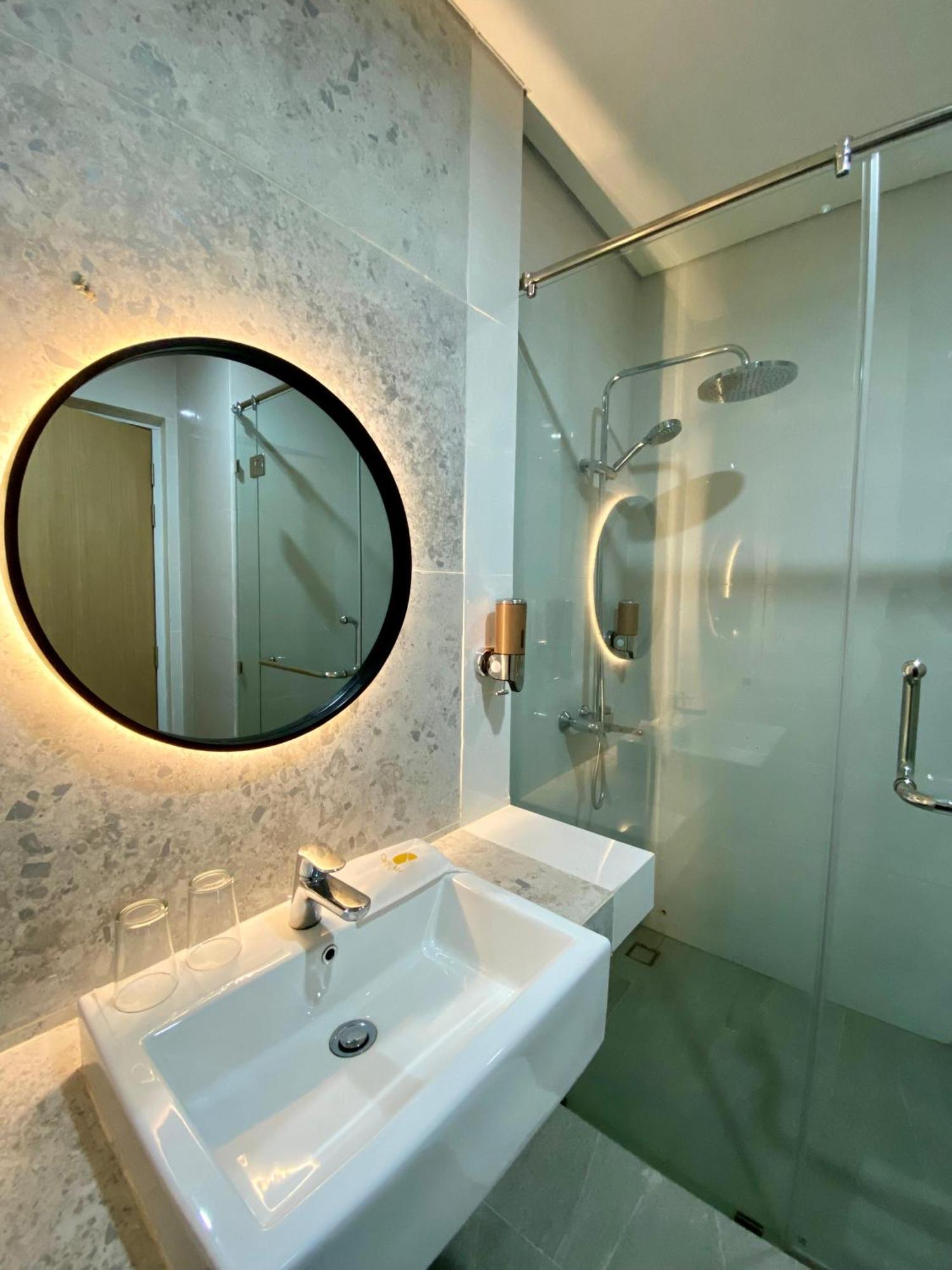 Opi Indah Hotel Palembang Buitenkant foto