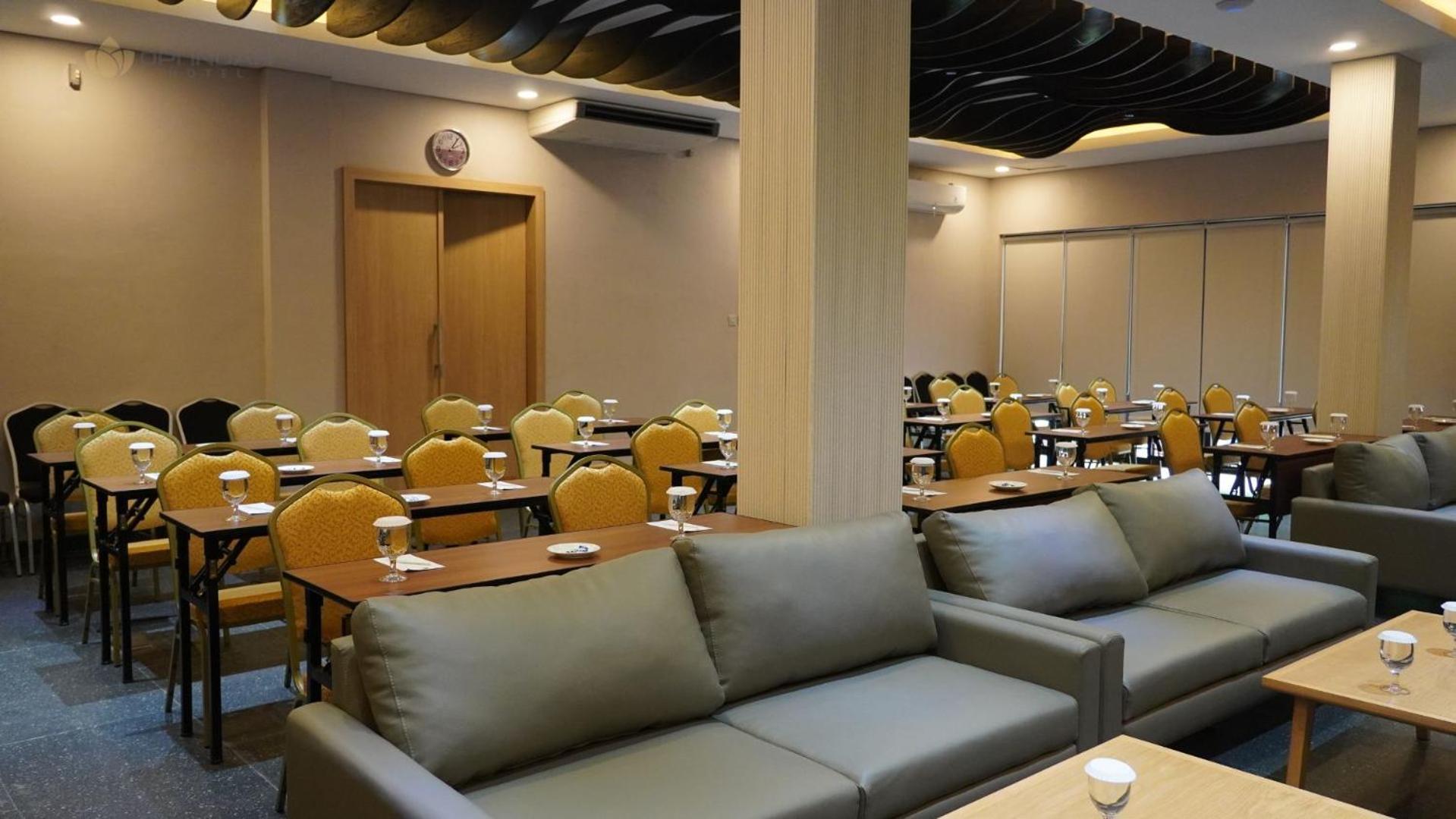Opi Indah Hotel Palembang Buitenkant foto