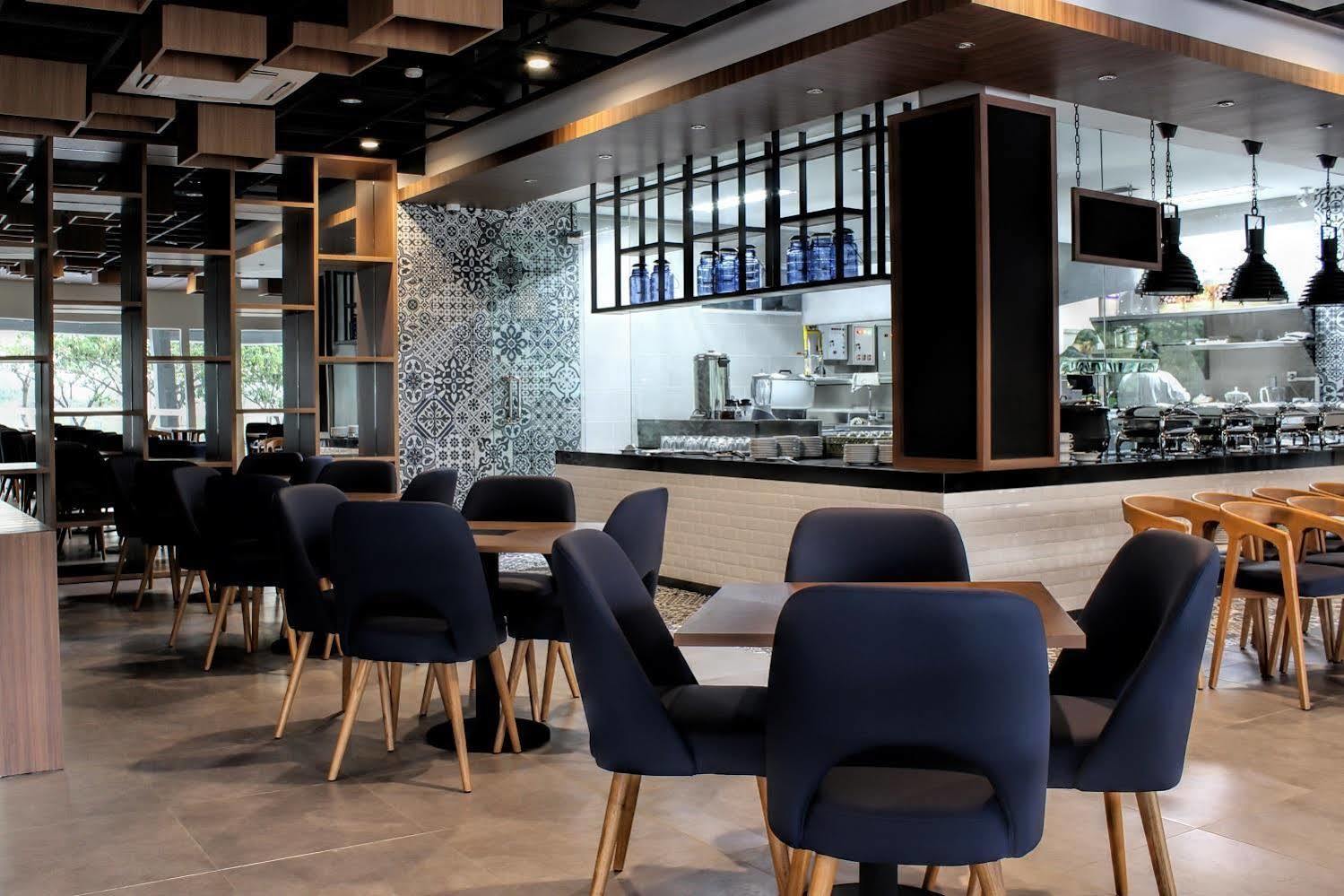 Opi Indah Hotel Palembang Buitenkant foto