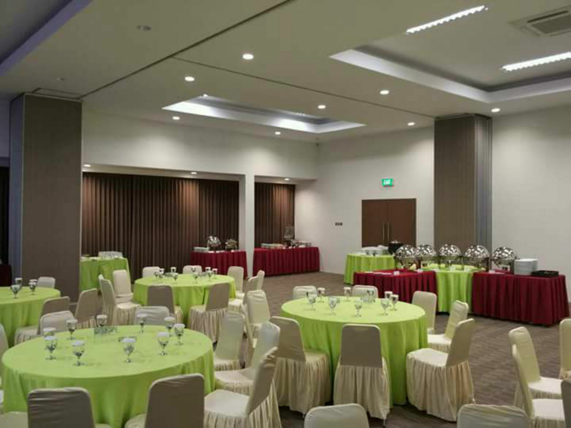 Opi Indah Hotel Palembang Buitenkant foto