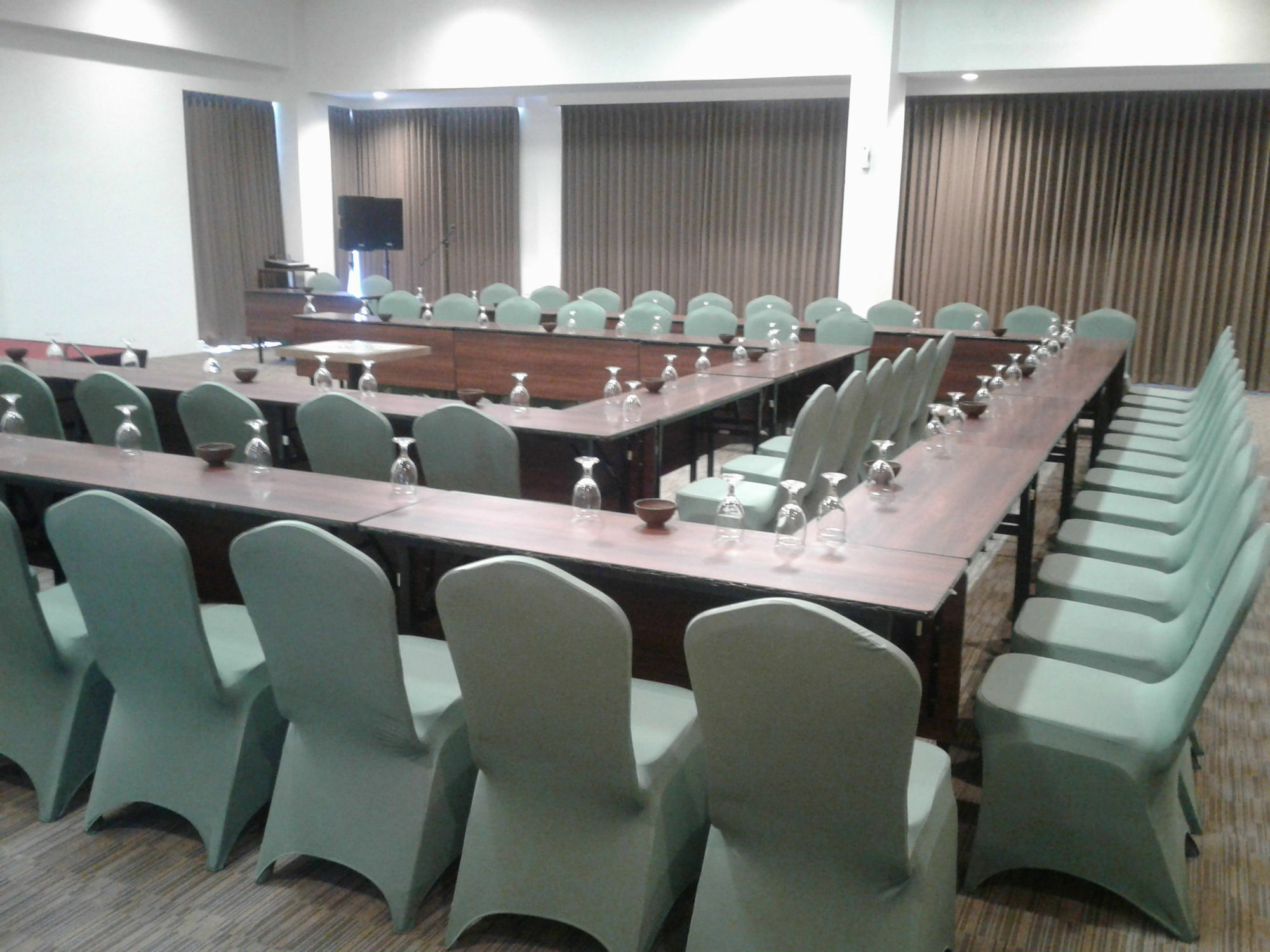 Opi Indah Hotel Palembang Buitenkant foto